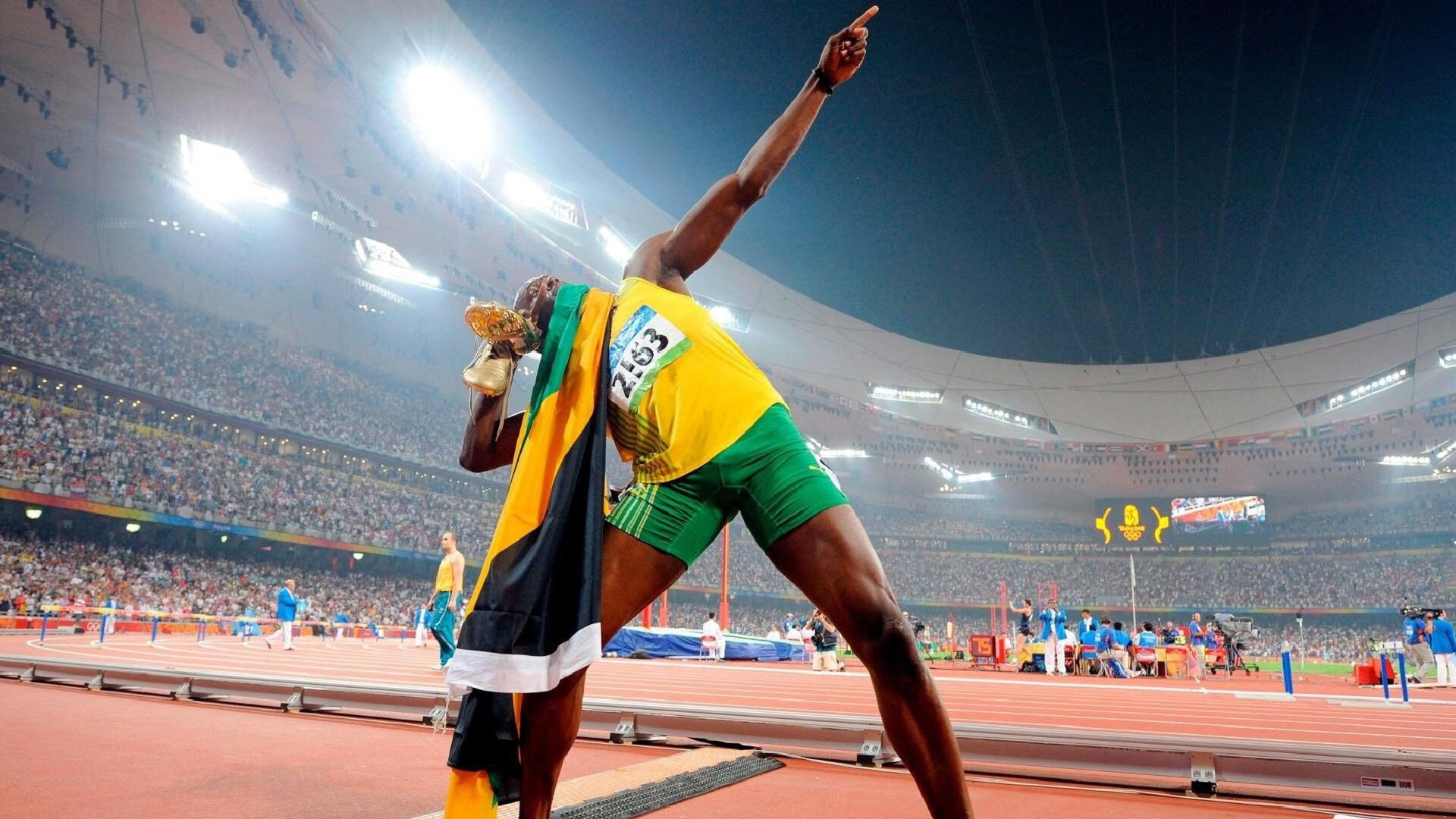 路跑马拉松，城市风光与运动的完美结合，马拉松在公路上跑吗